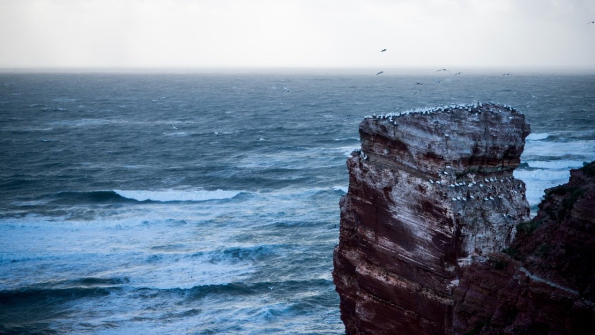 Nordseesturm mit sechs Meter hohen Wellen vor Helgoland - Ankerherz Verlag