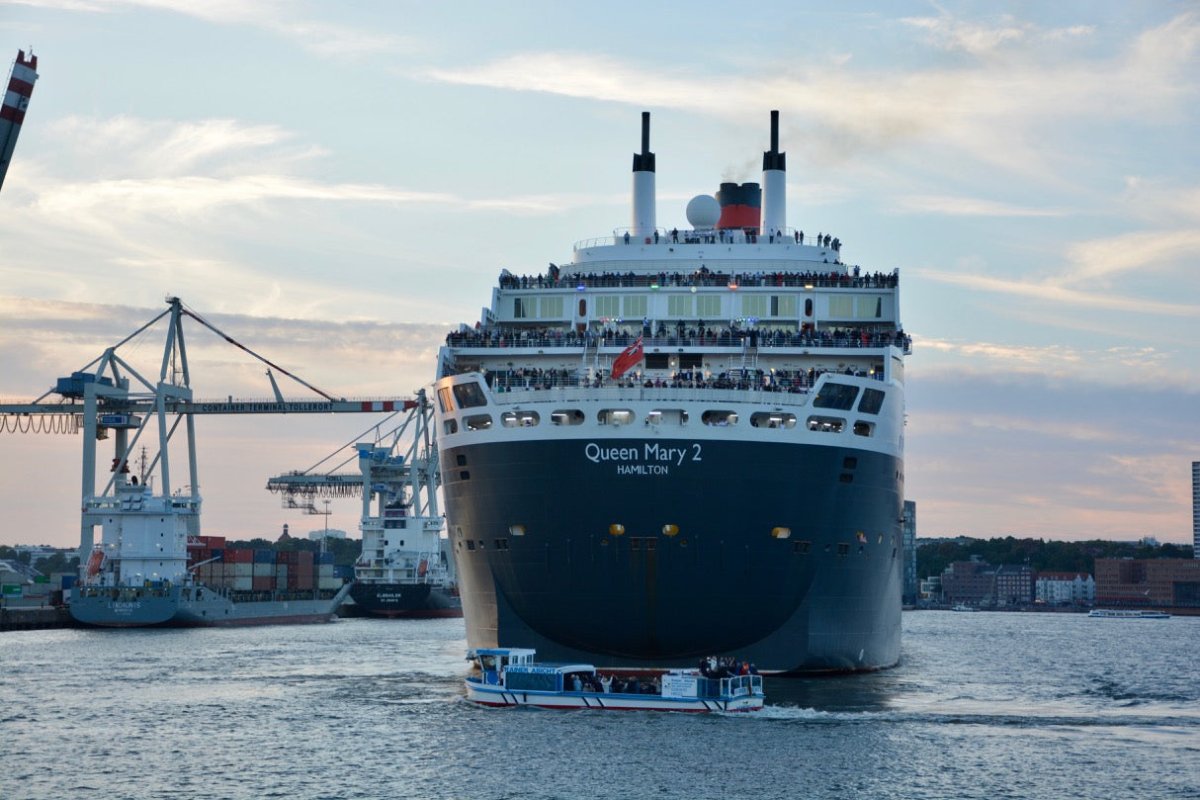 Queen Mary 2 in Hamburg – die Königin in Steinwerder - Ankerherz Verlag