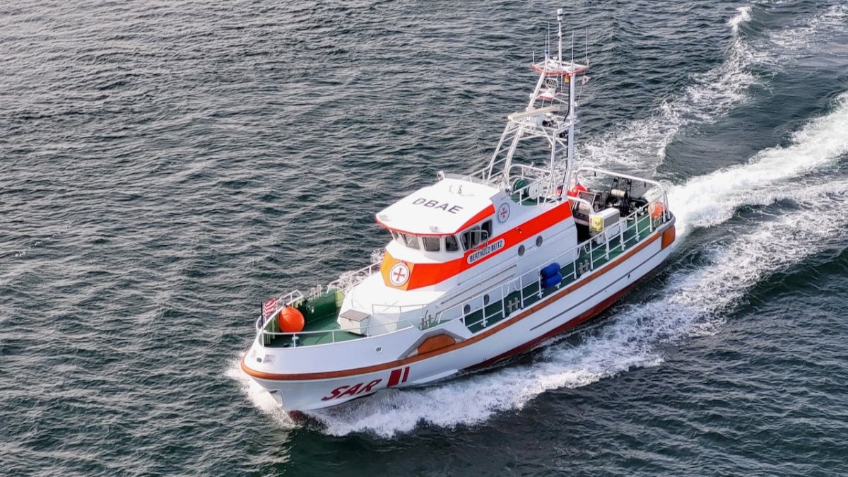 Seenotretter helfen schwer erkranktem Seemann vor Rügen - Ankerherz Verlag