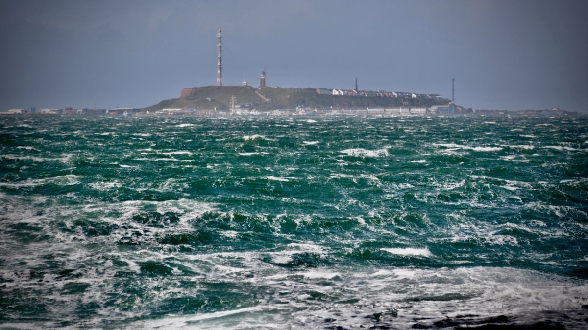 Sturm auf Helgoland: Fähre und Feuerwerk fallen aus - Ankerherz Verlag