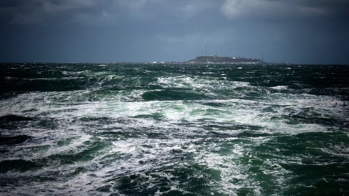 Sturm und vier Meter hohe Wellen: Helgoland ist abgeschnitten - Ankerherz Verlag